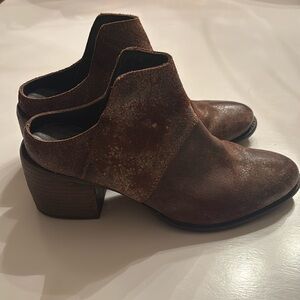Sey Collection brown boot clogs